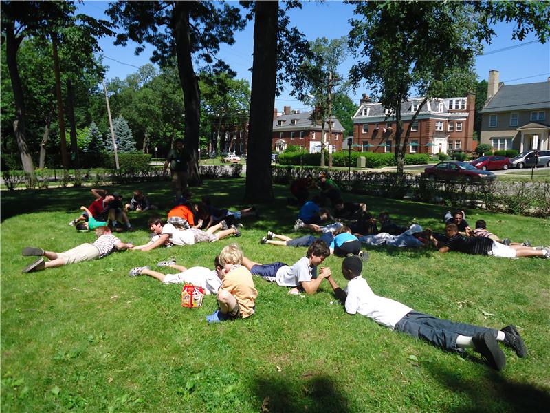 Most People Simultaneously Arm Wrestling