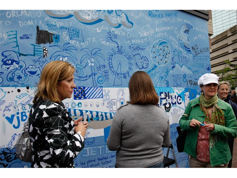 Longest Nonstop Coloring Of An Airplane Illustration