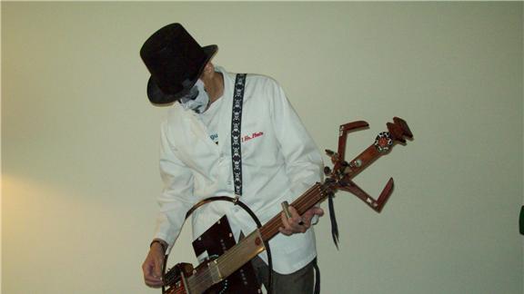 Play Part Of A Recognizable Song On The World\'s Largest Circular Moon Guitar