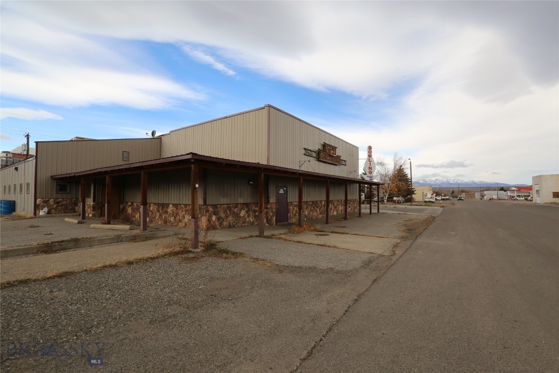 202 Anderson. MLS# 383996. Ruthie Johnson Real Estate - Big Timber Real