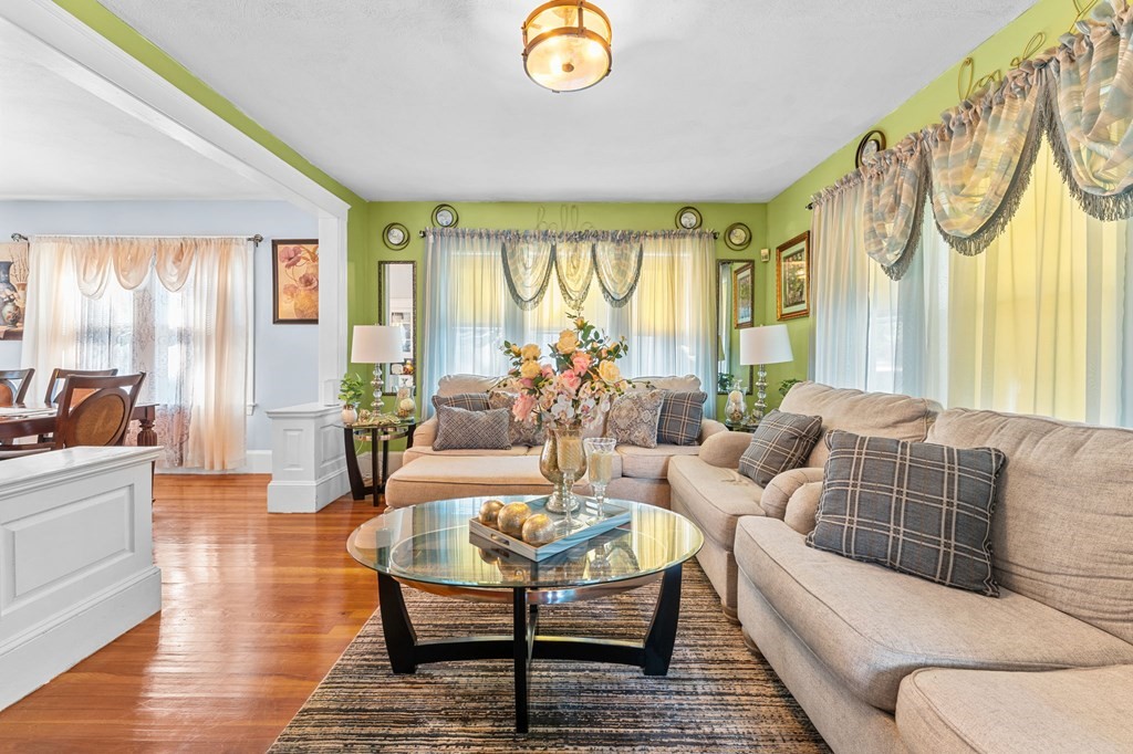 House 1914038293