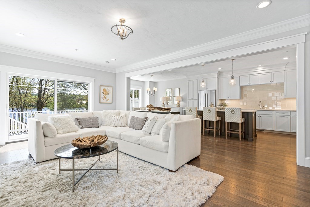 House 1927676710