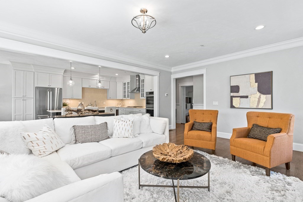 House 1927676824