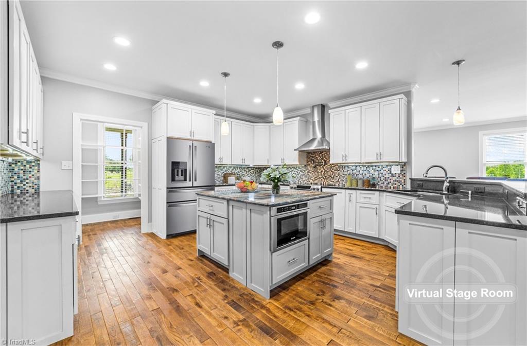 House 1963123680