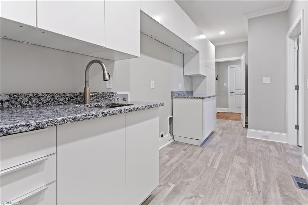 House 1963123879