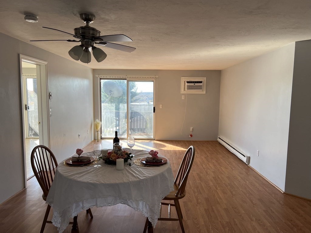 House 1964771970