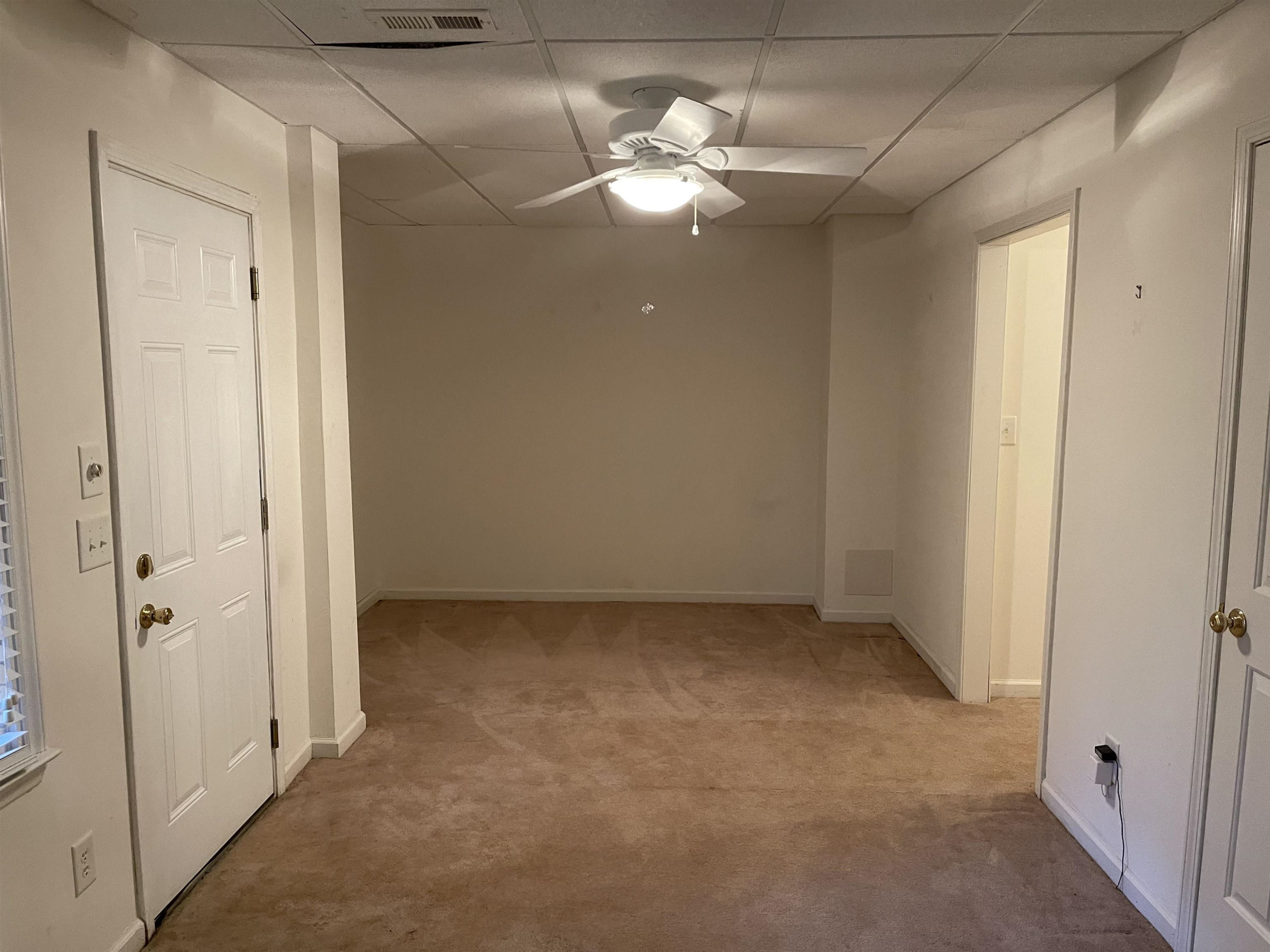 House 1995639703