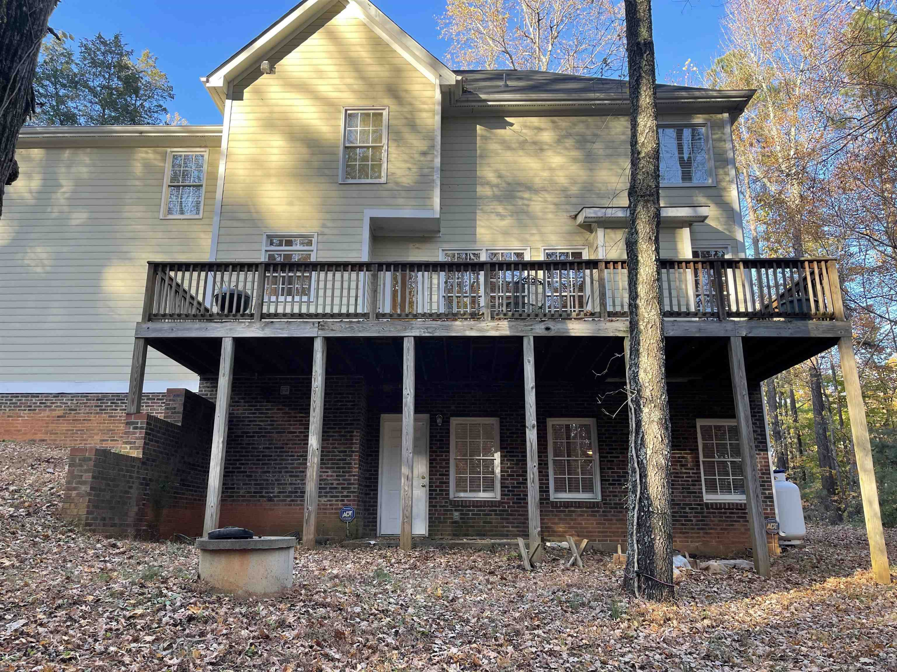 House 1995639835
