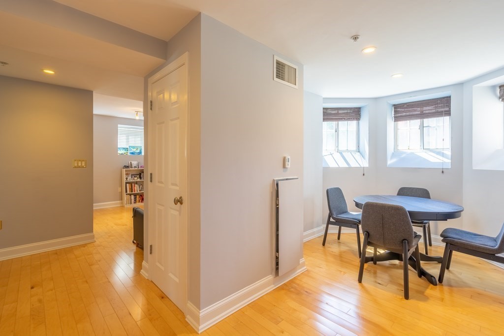 House 2060536974