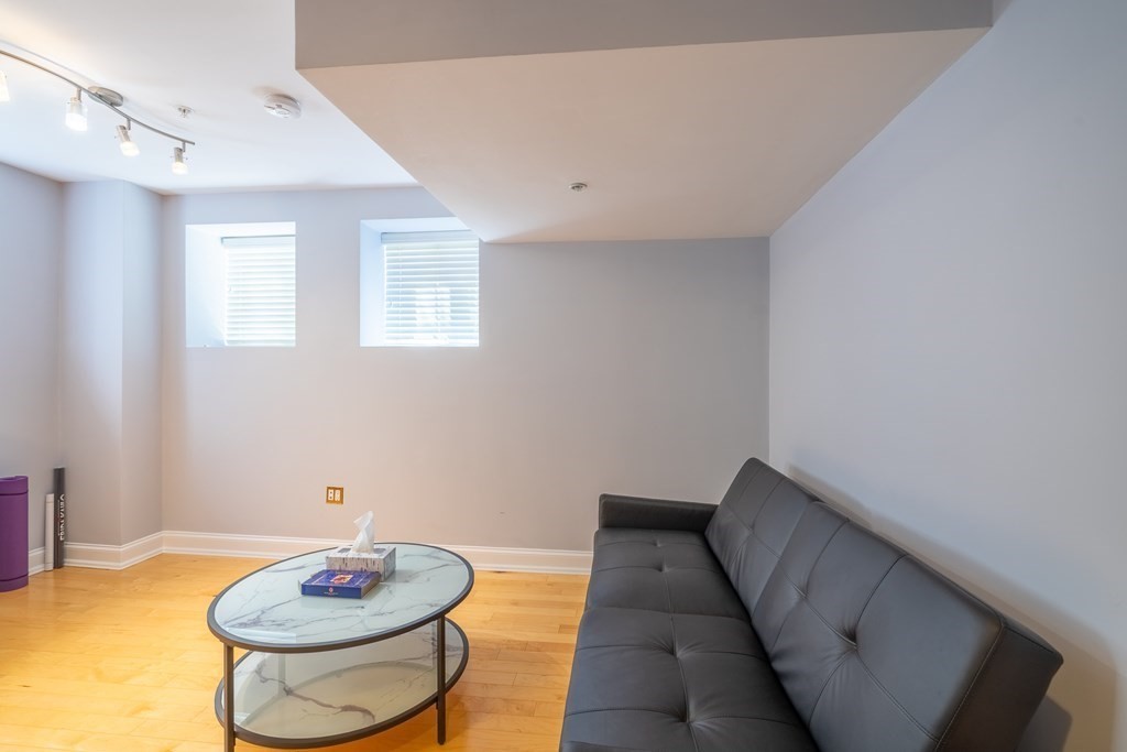 House 2060536956