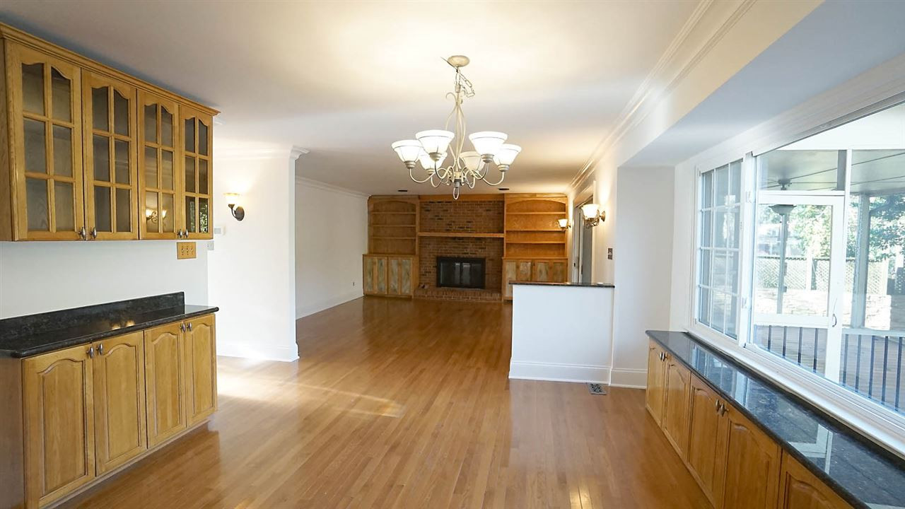 House 2409067275