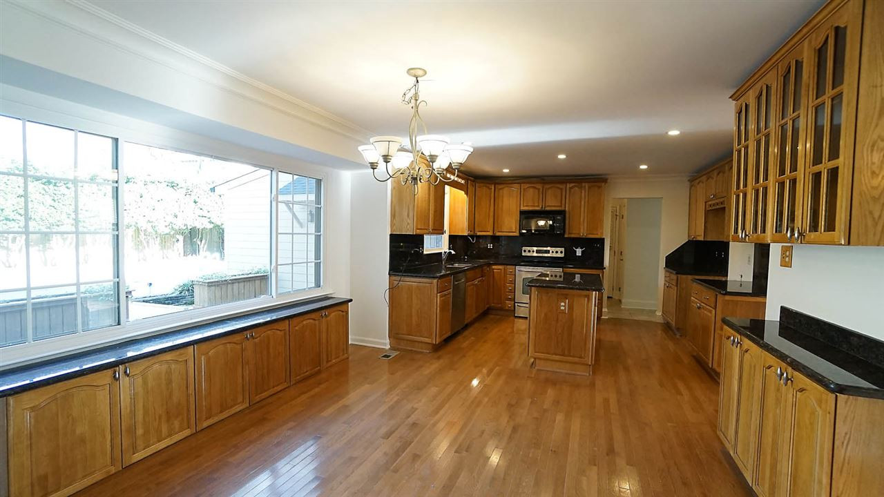 House 2409067284