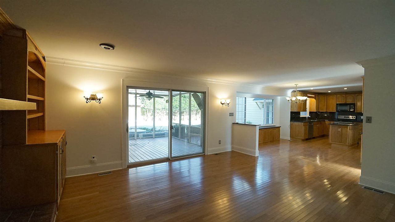 House 2409067437