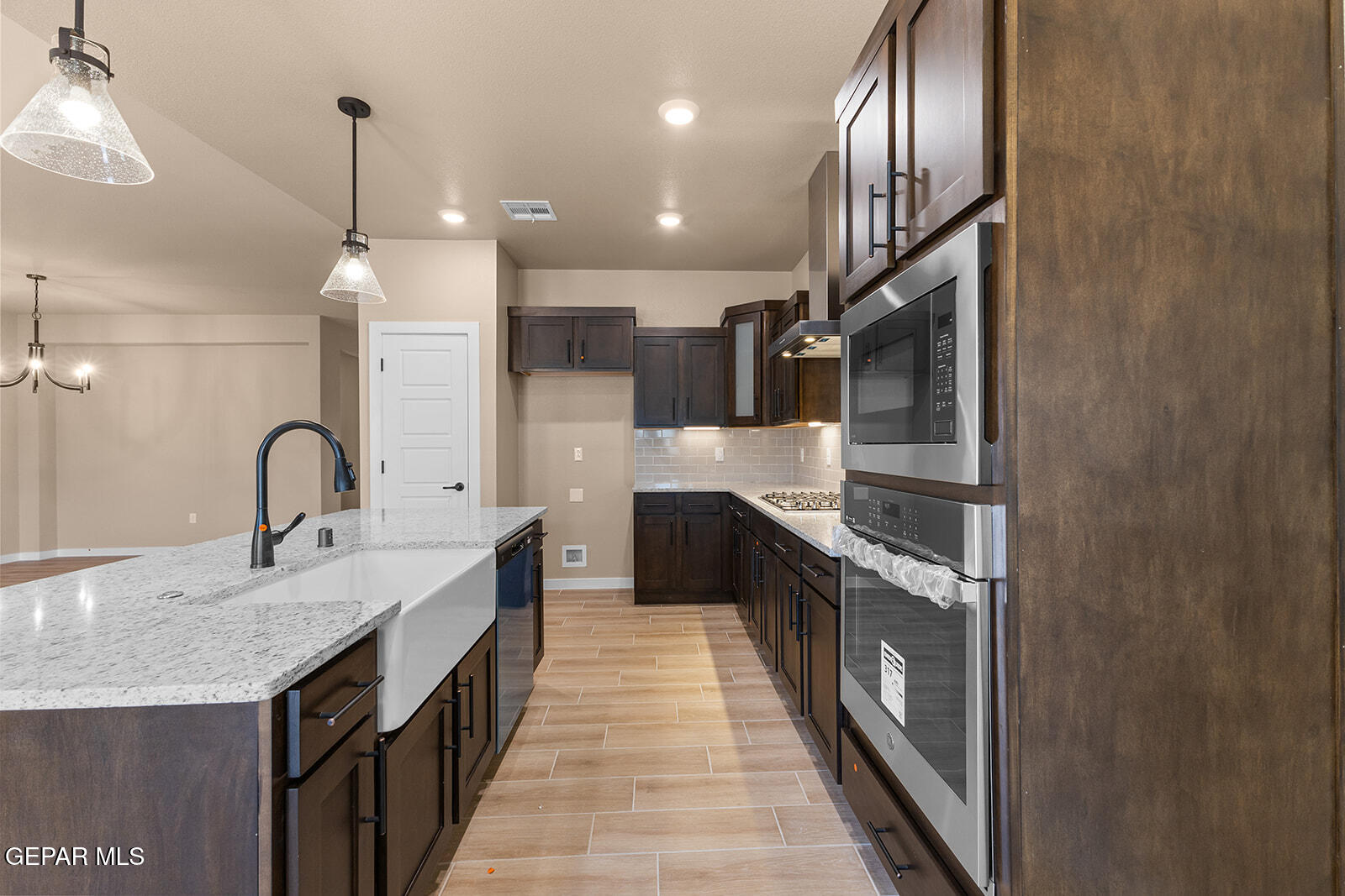 House 2417617322