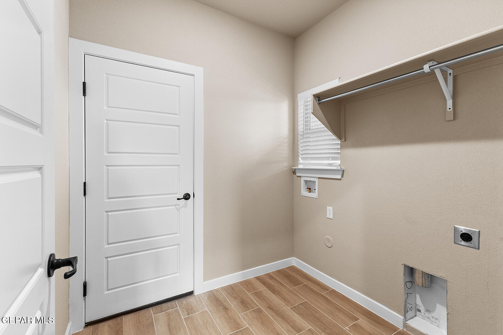 House 2417618345