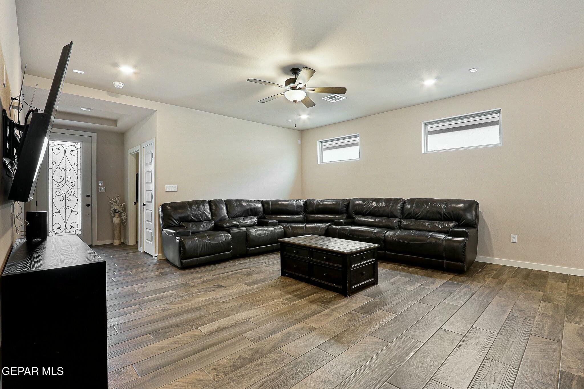 House 2430922390