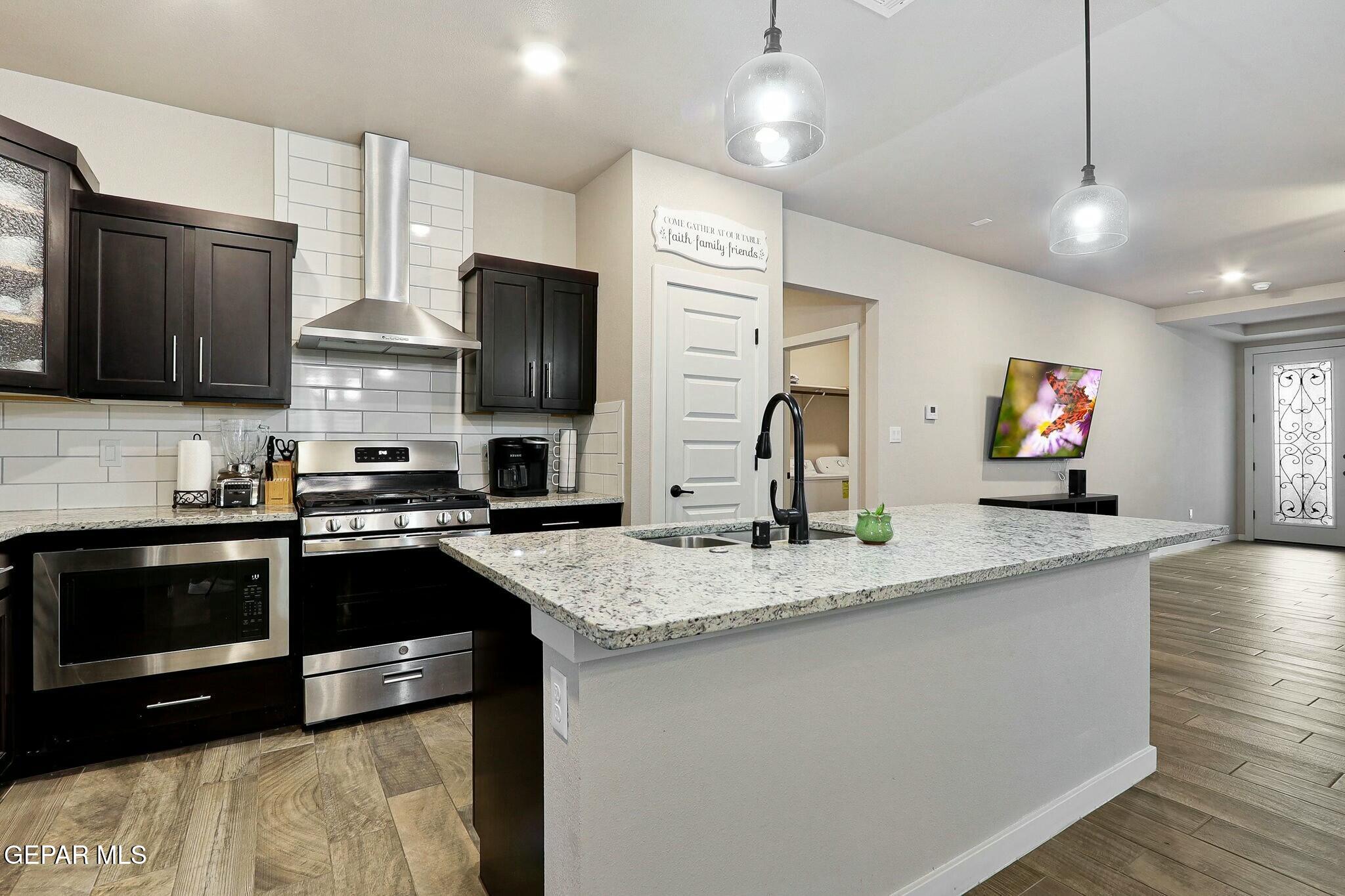 House 2430922408