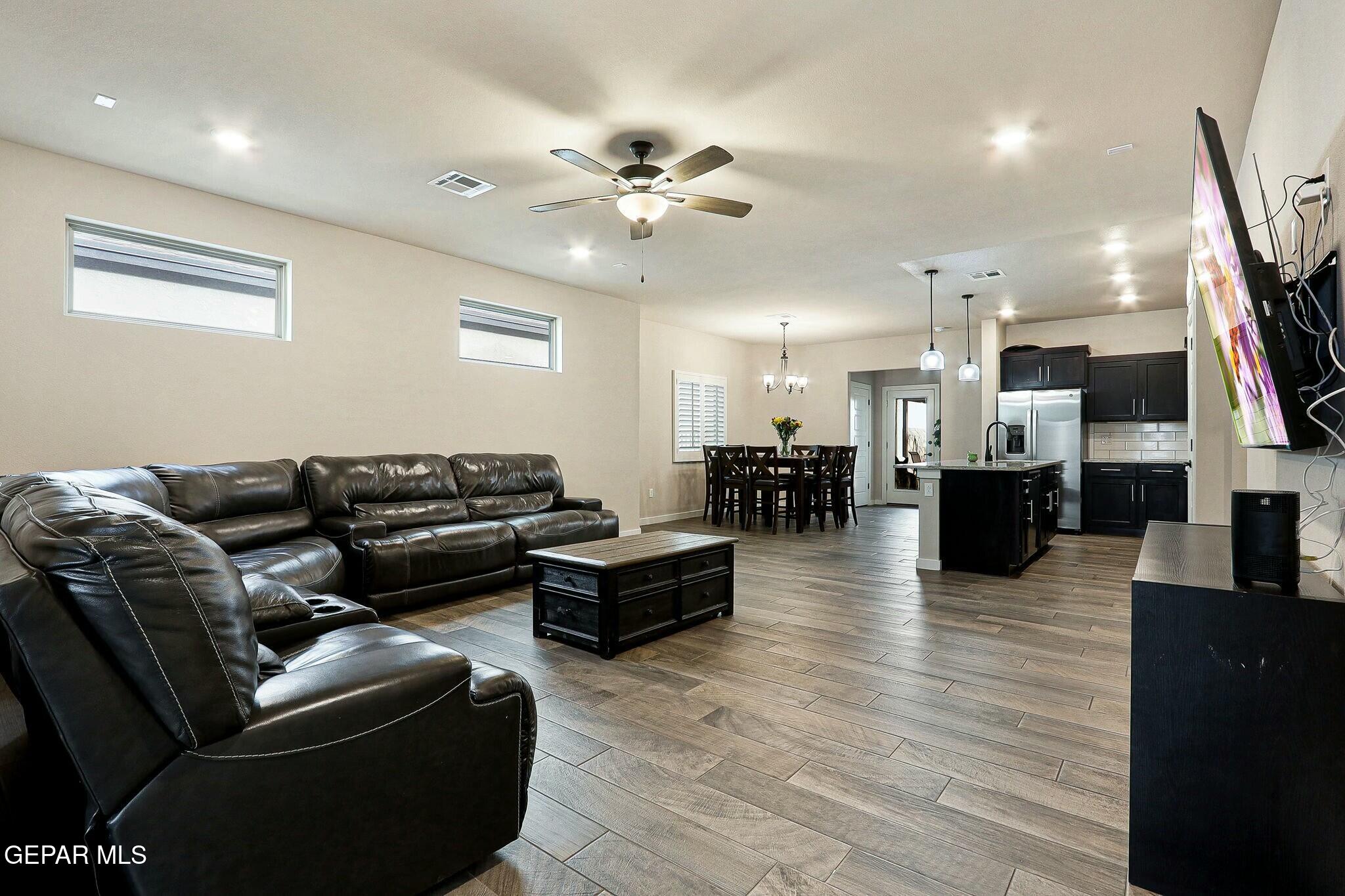 House 2430922452