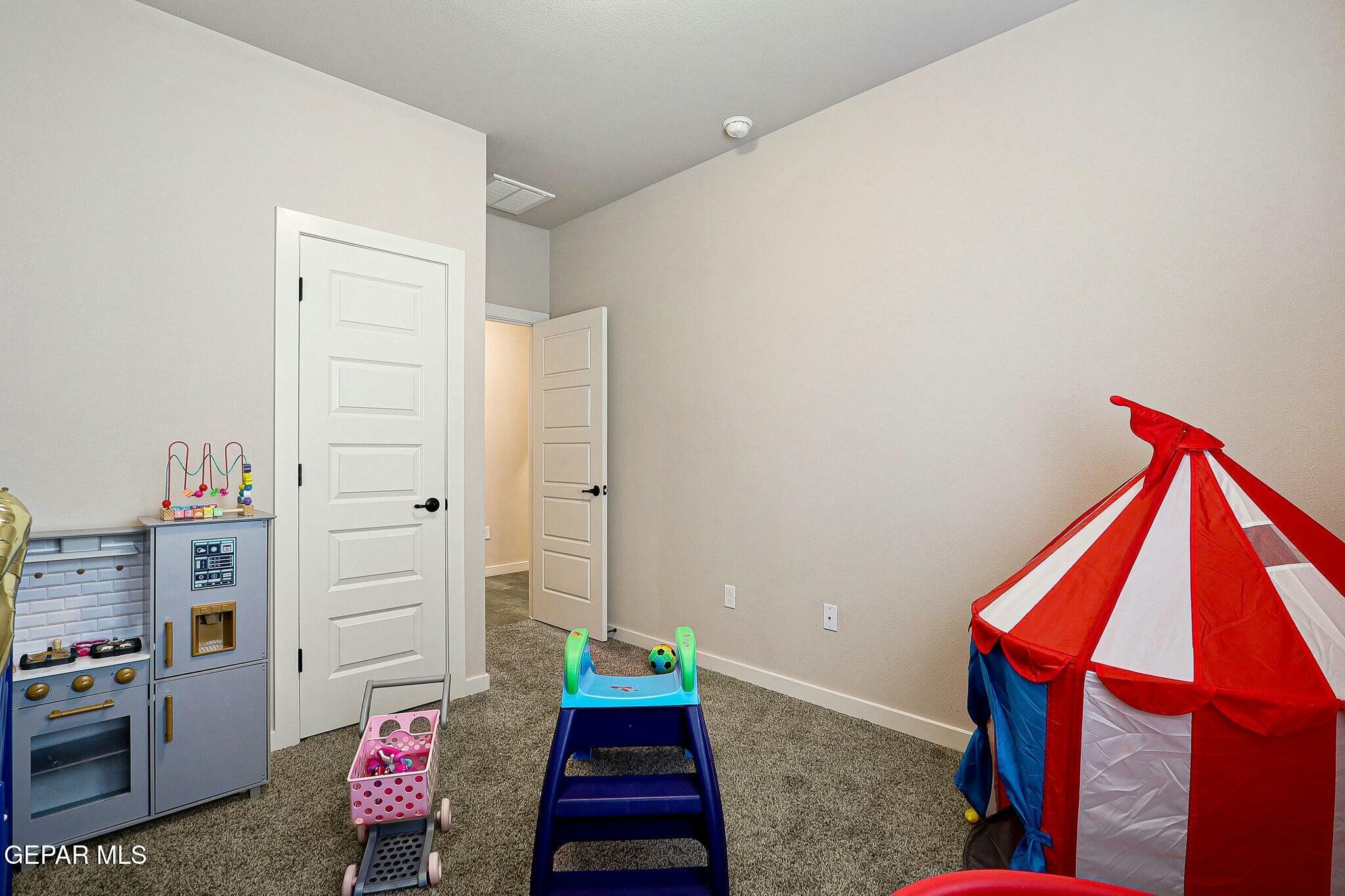 House 2430922573