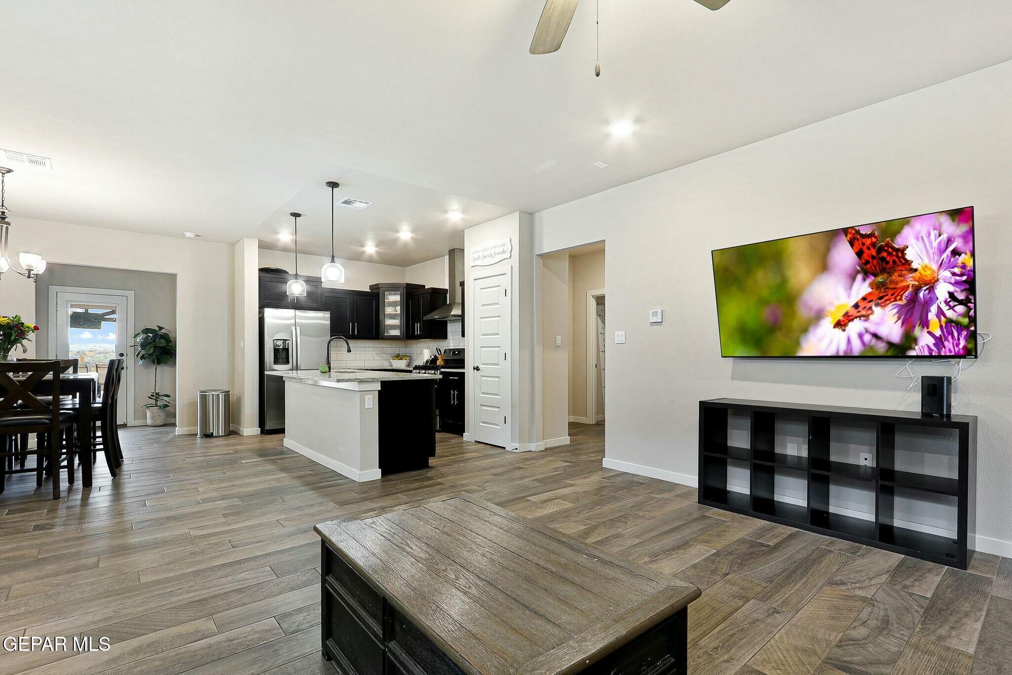 House 2430922756