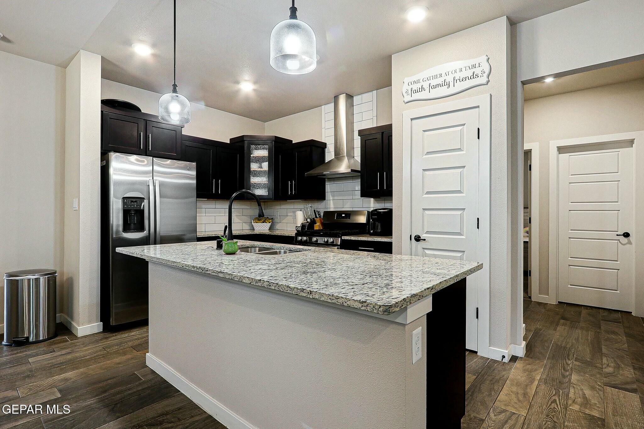 House 2430922793