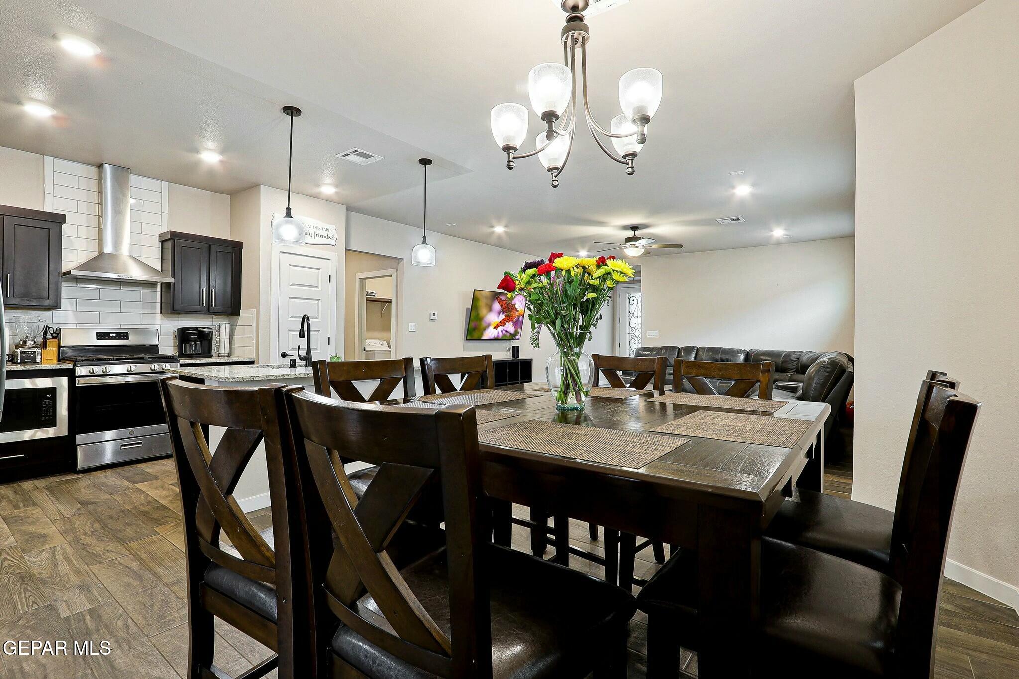 House 2430922881