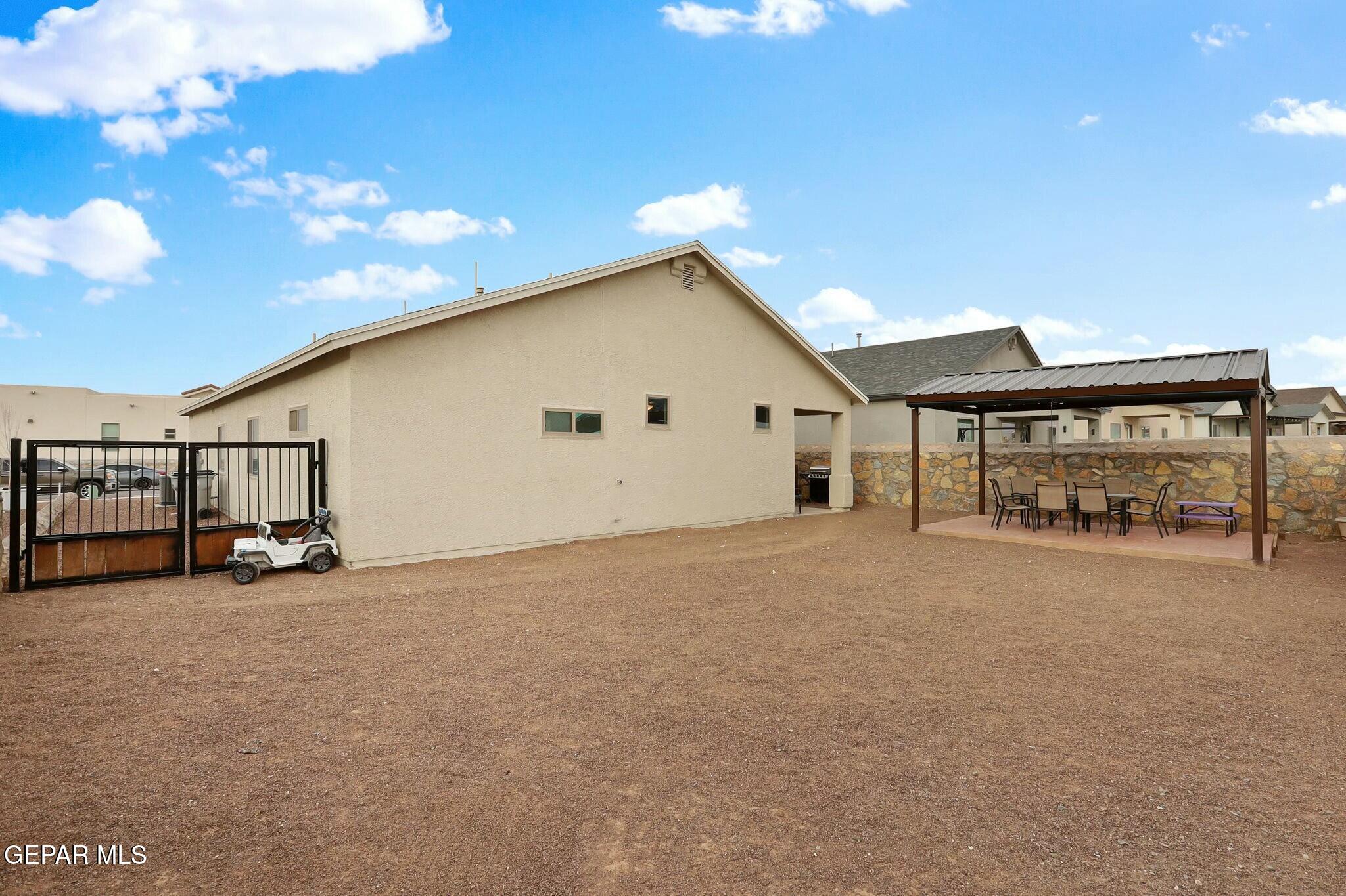 House 2430923097