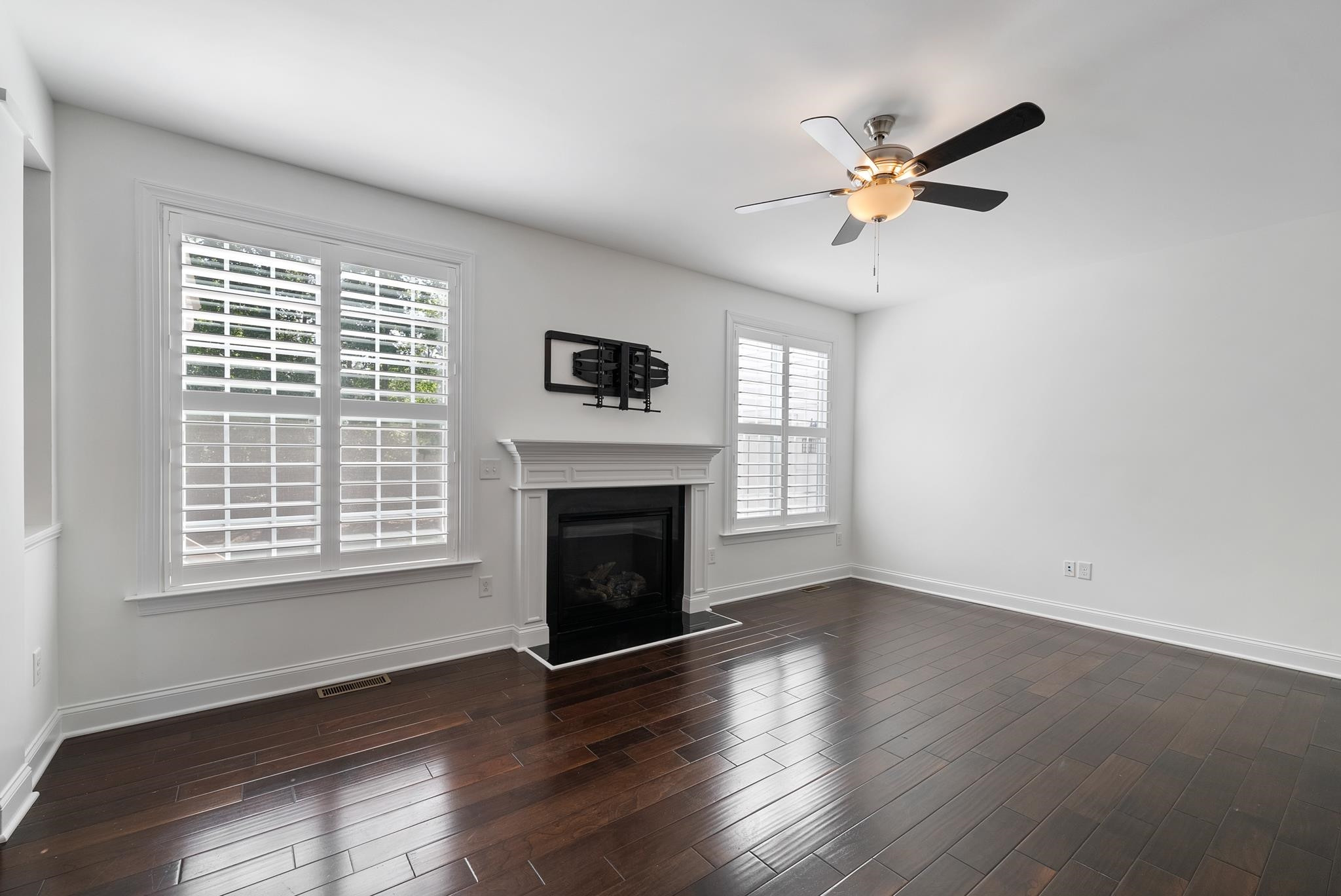 House 2434840219
