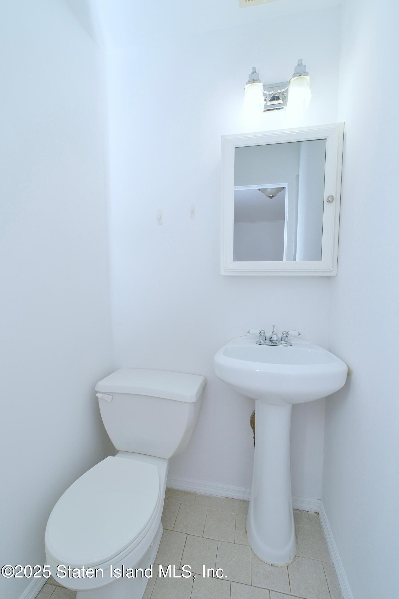 House 2485688073