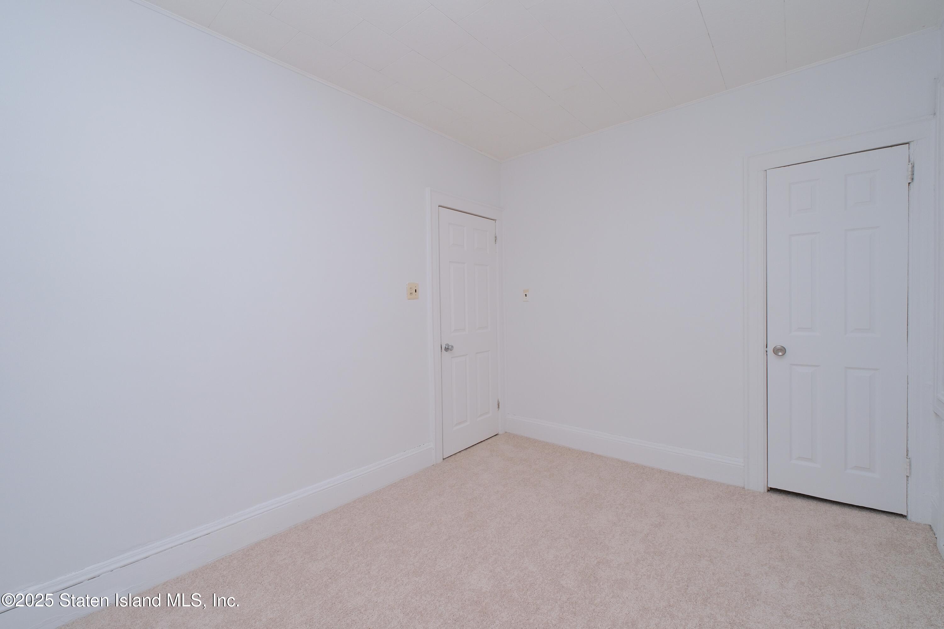 House 2485688124