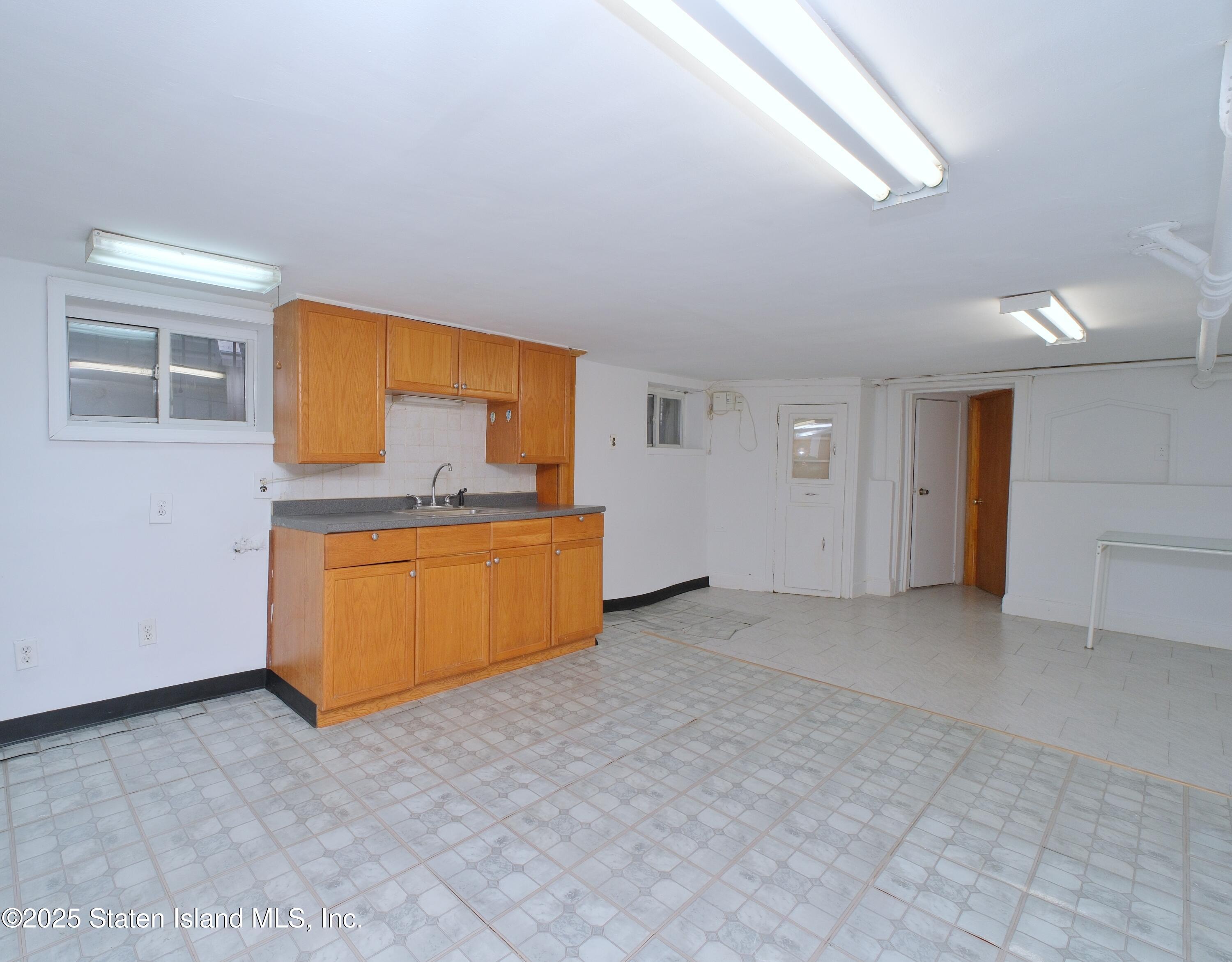House 2485688282
