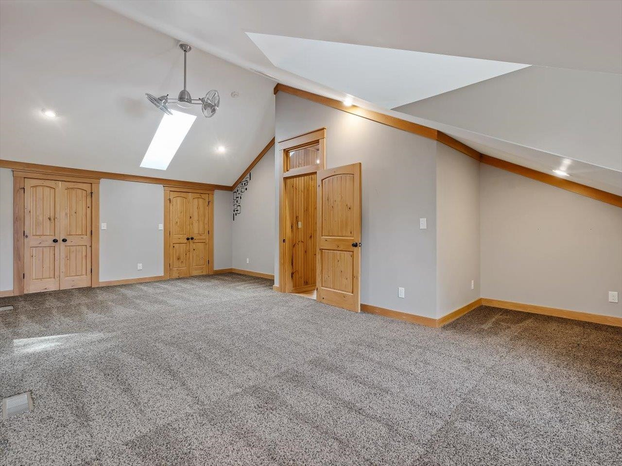 House 2525579922