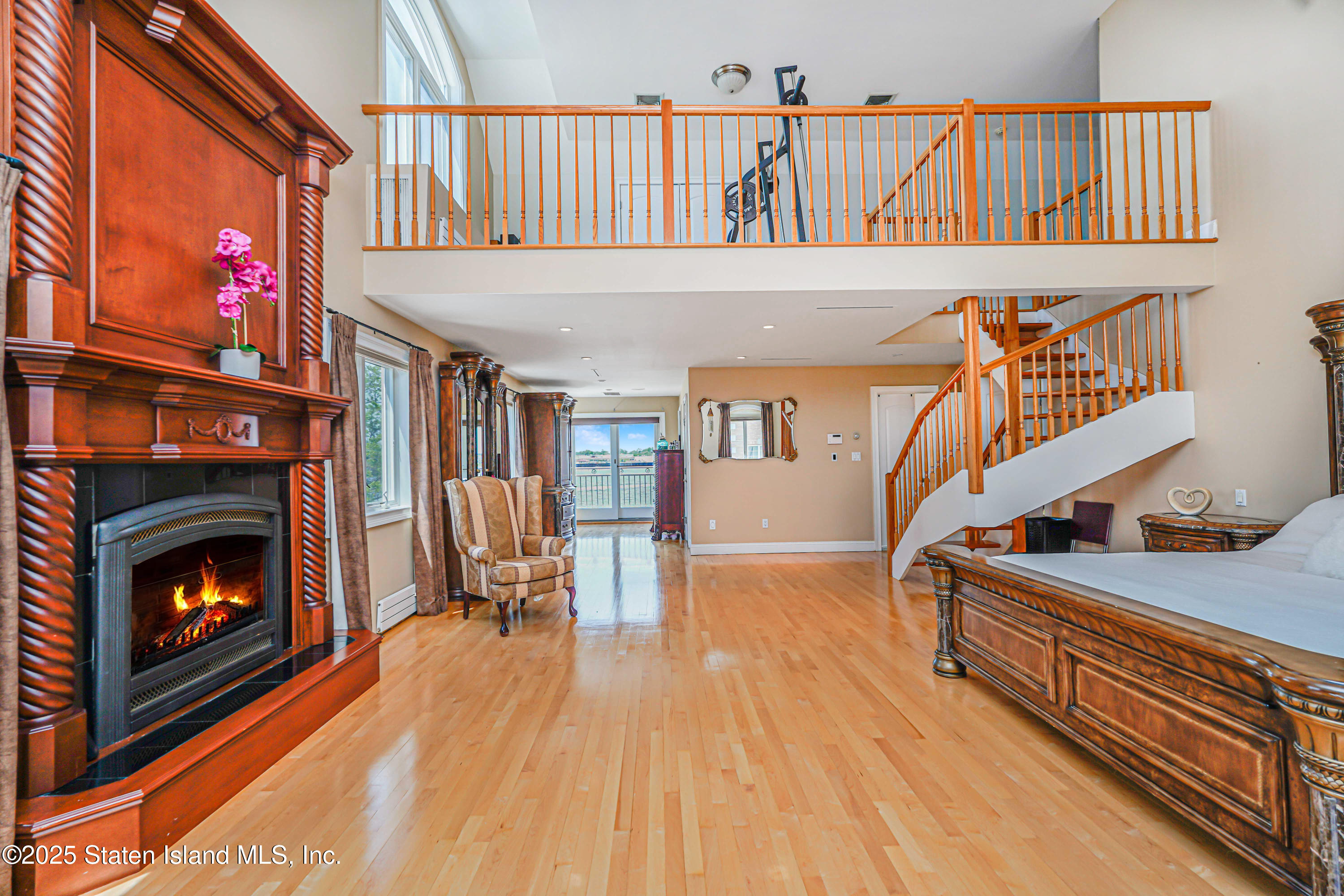 House 2527591821