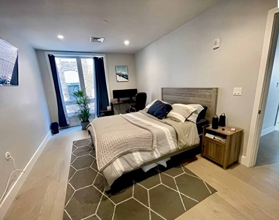 House 2563929573