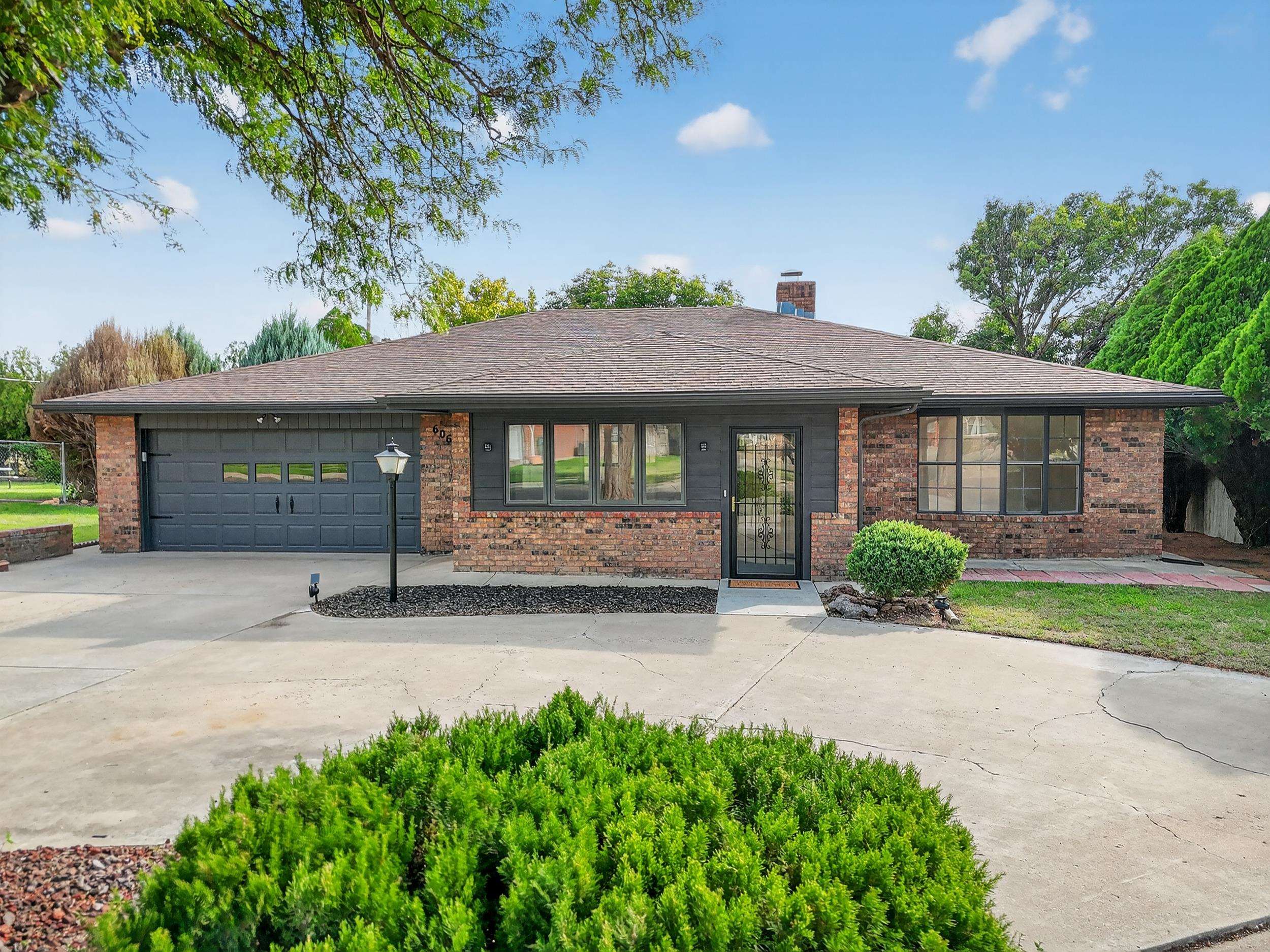 6065 Sunset Drive Guymon Oklahoma United States, Sale Pending, residential,  , Herbel Real Estate LLC