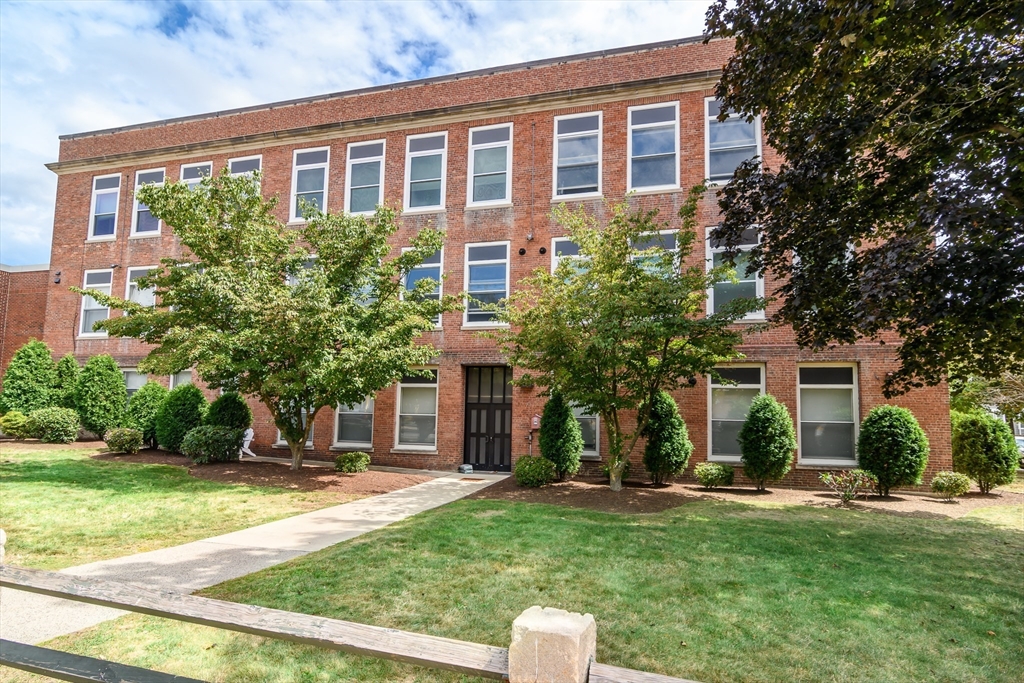 948 Main St  UNIT 209 Waltham Massachusetts United States, for Sale, residential, Danielle Comella, Douglas Elliman Real Estate