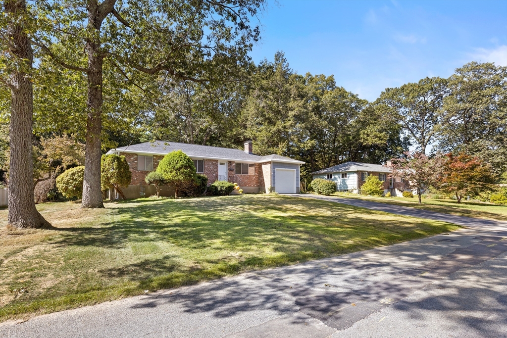 32 Lyman Rd Framingham Massachusetts United States, Sale Pending, residential, , Media Realty Group Inc.