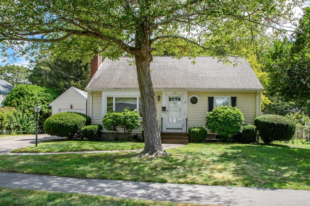 132 Lincoln St Needham Massachusetts United States, Sold, residential, Danielle Comella, Douglas Elliman Real Estate