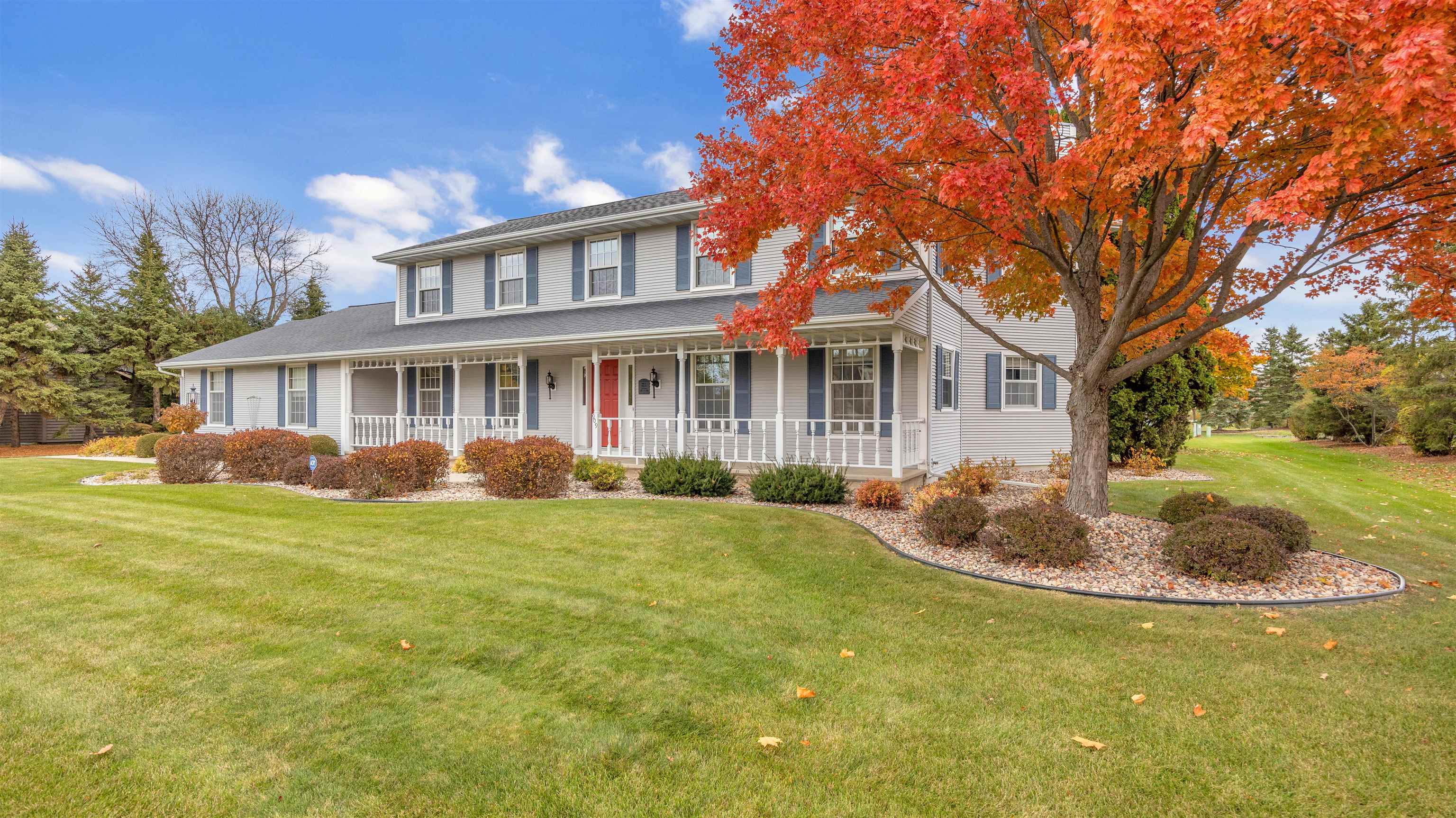 909 COUNTRY CLUB Lane Fond Du Lac Wisconsin United States, for Sale, residential, Amy Teifke, Roberts Homes and Real Estate