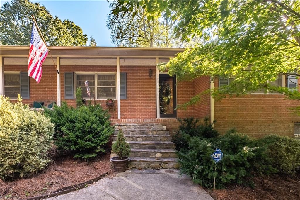 5509 Fallingbrooks Drive Greensboro North Carolina United States, Sale Pending, residential,  , The Headley Group Realty