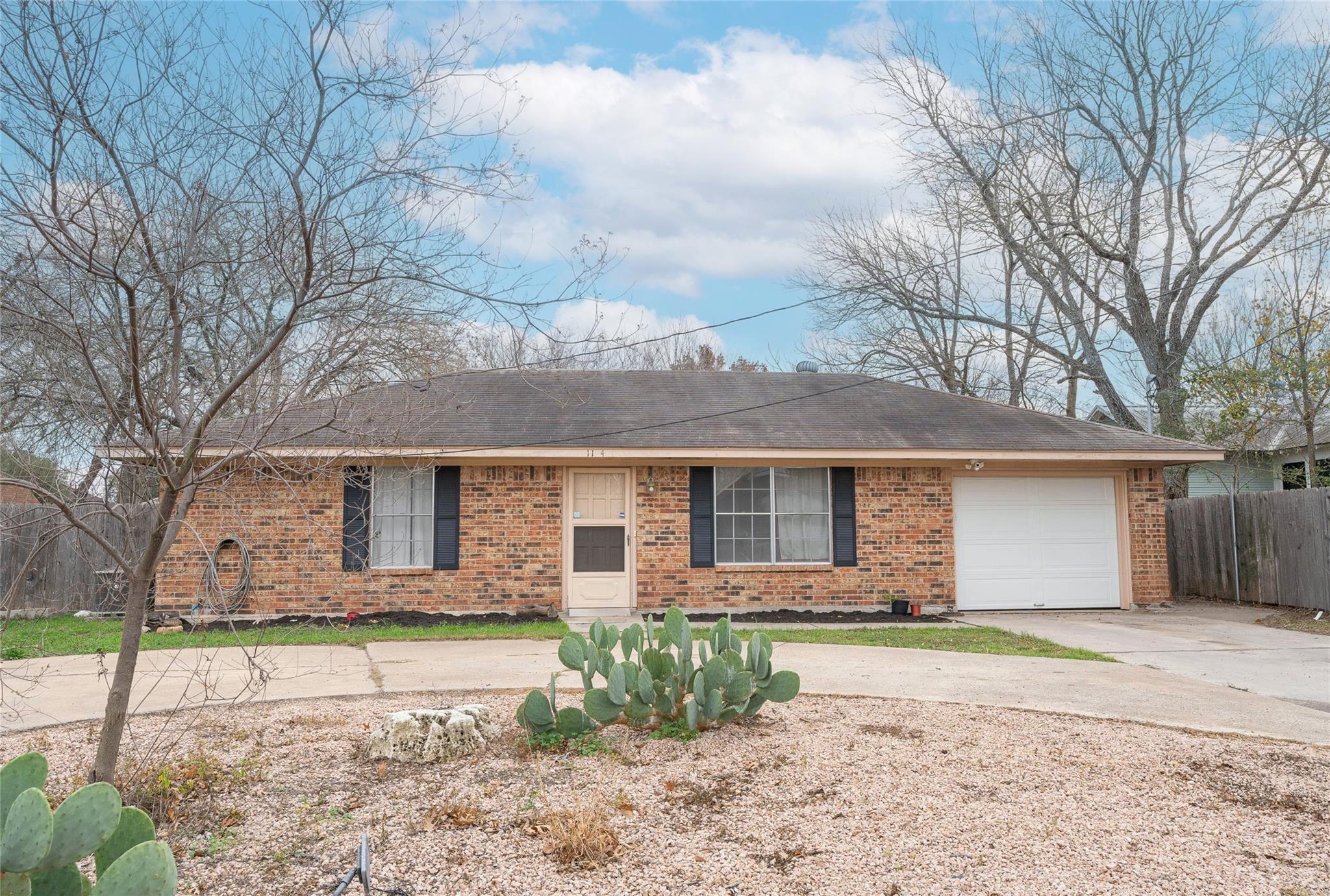 1114 Woodlawn ST Lockhart Texas United States, for Sale, residential,  , Link Realty, LLC
