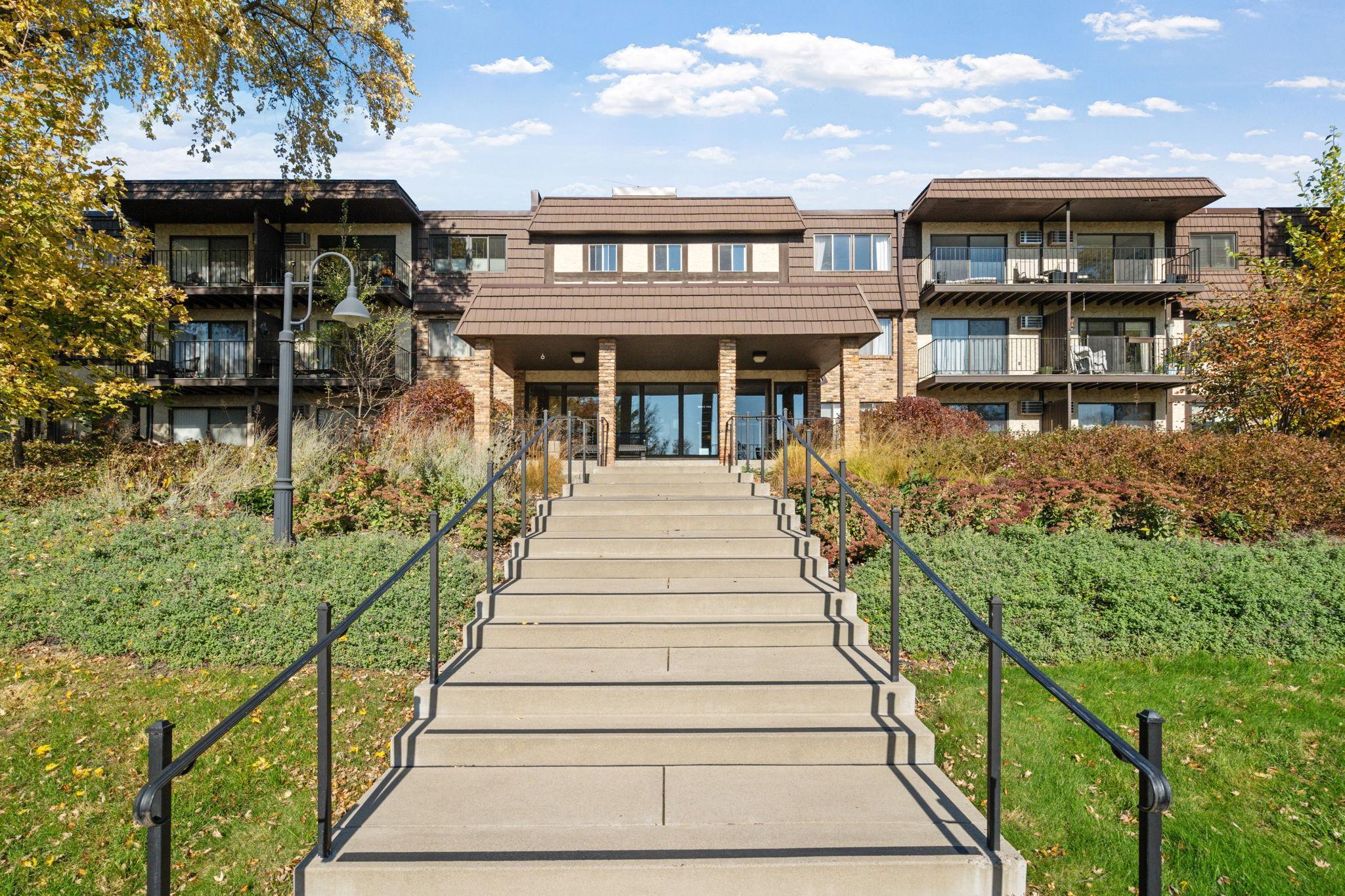 205 Barry Avenue APT 114 Wayzata Minnesota United States, for Sale, residential, Kathy Sawicki, Coldwell Banker Realty