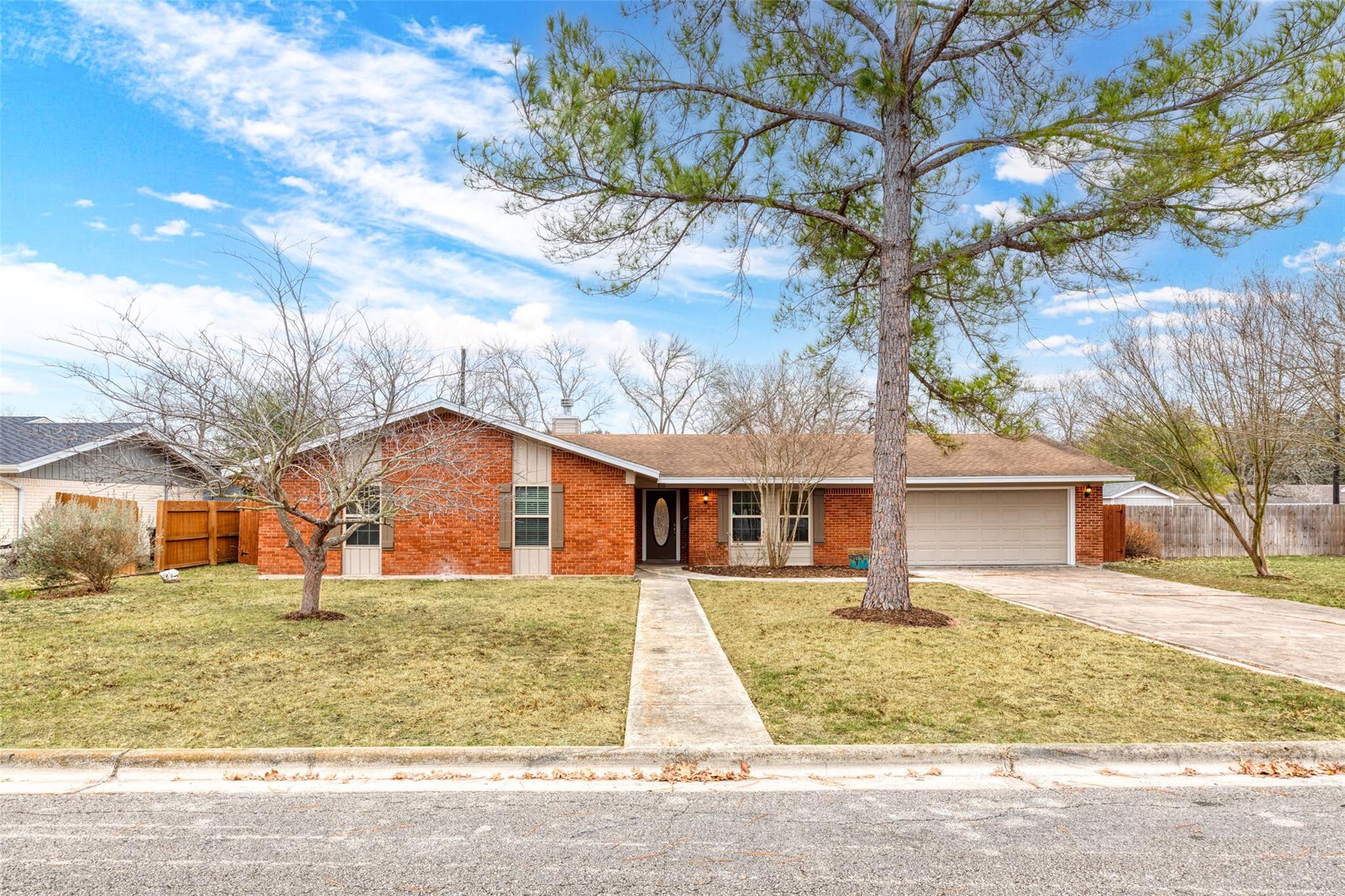 810 Vogel DR Lockhart Texas United States, for Sale, residential,  , Link Realty, LLC