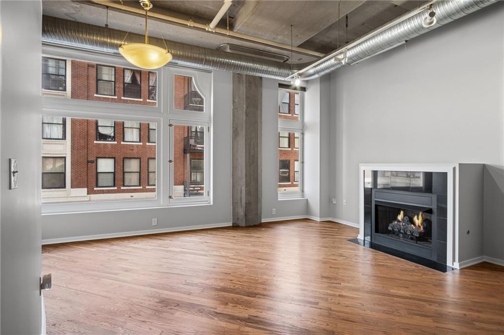 2107 Grand Boulevard APT 304 Kansas City Missouri United States, for Sale, residential, Crystal Bade, Boveri Realty Group