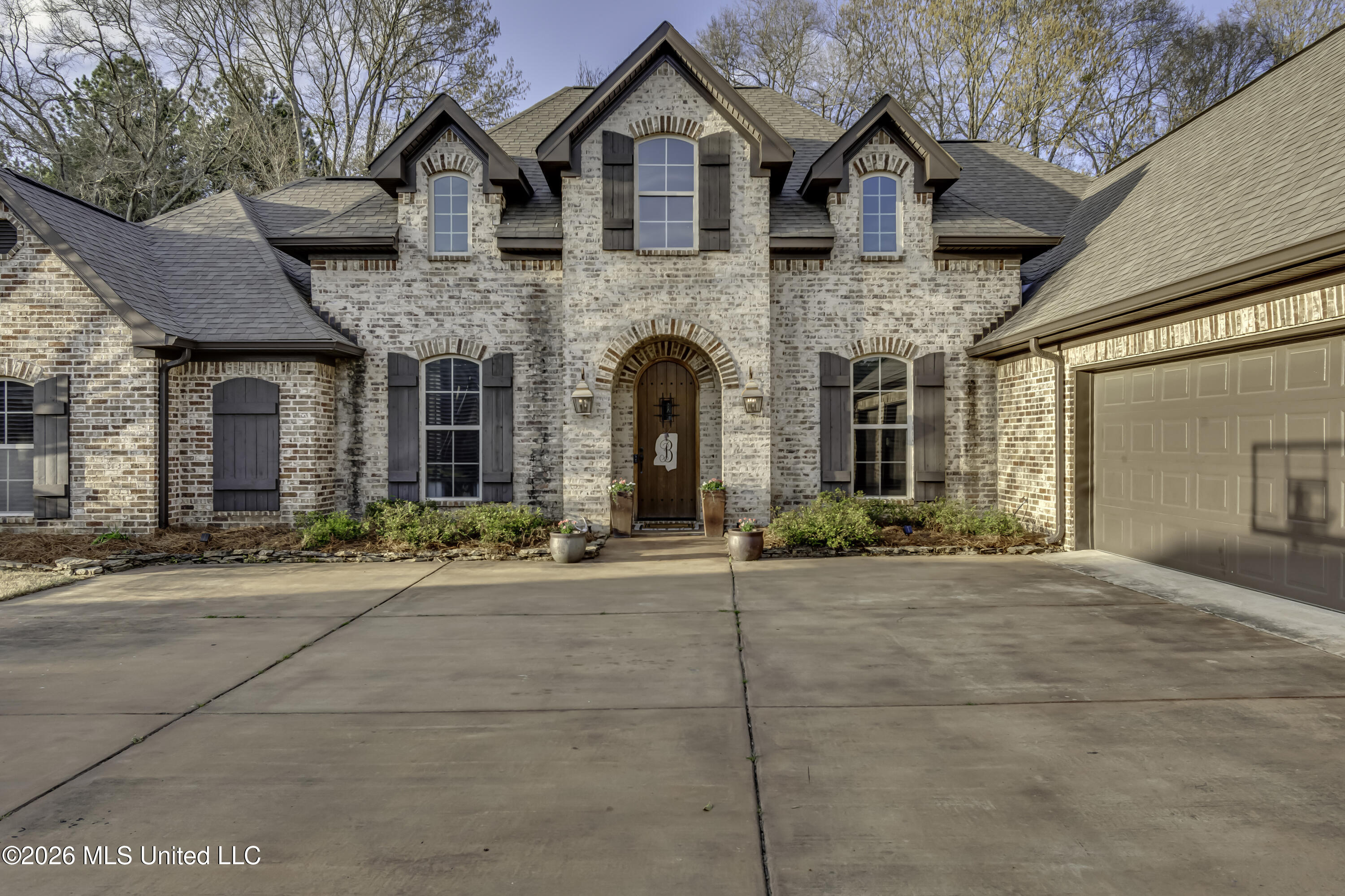 811 Osagian Circle Brandon Mississippi United States, for Sale, residential, Jessica McLaurin, Rezults Realty, LLC