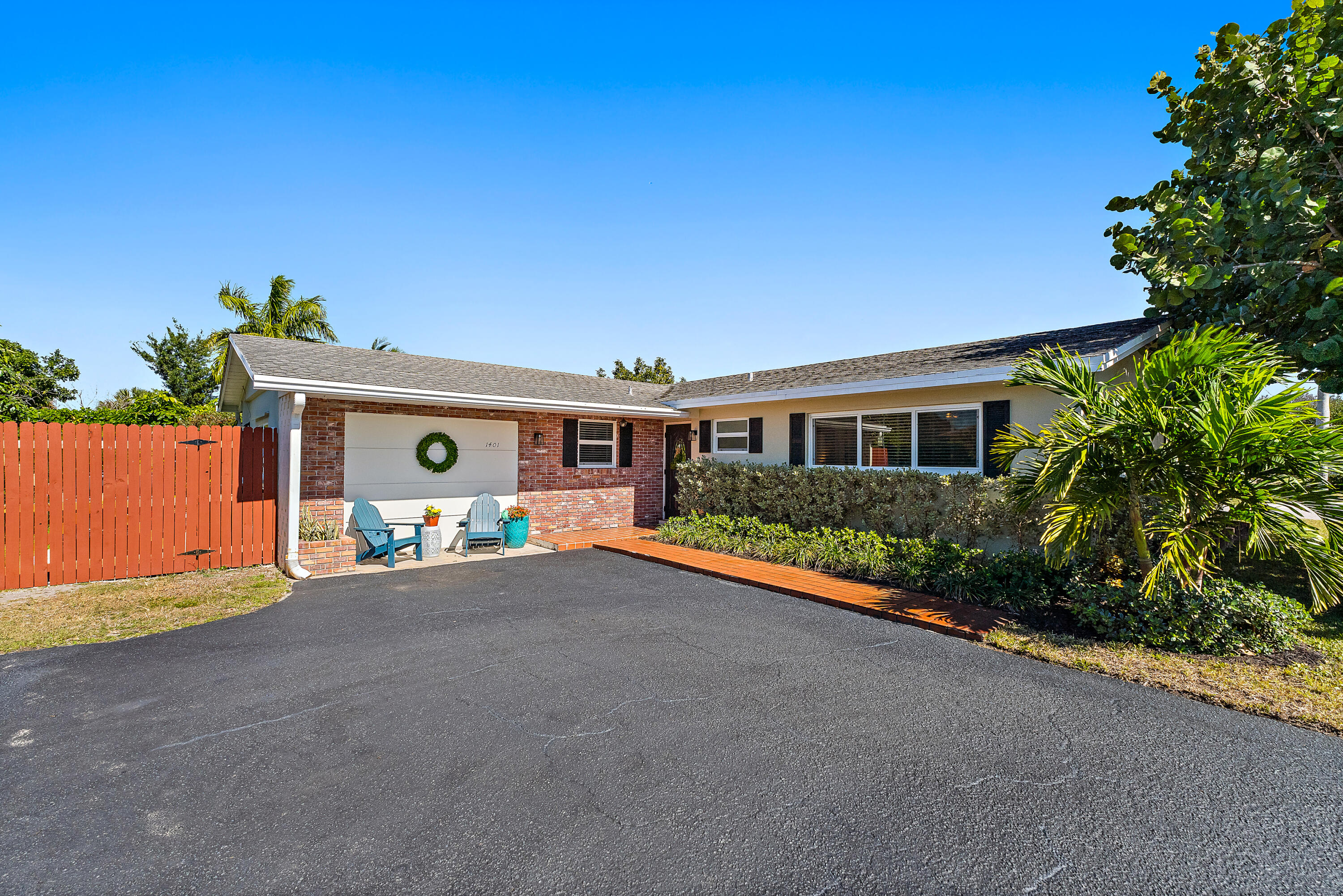 1401 N Lake Court Lake Clarke Shores Florida United States, for Sale, residential, Jonathan BJ Hayes, Real Broker LLC