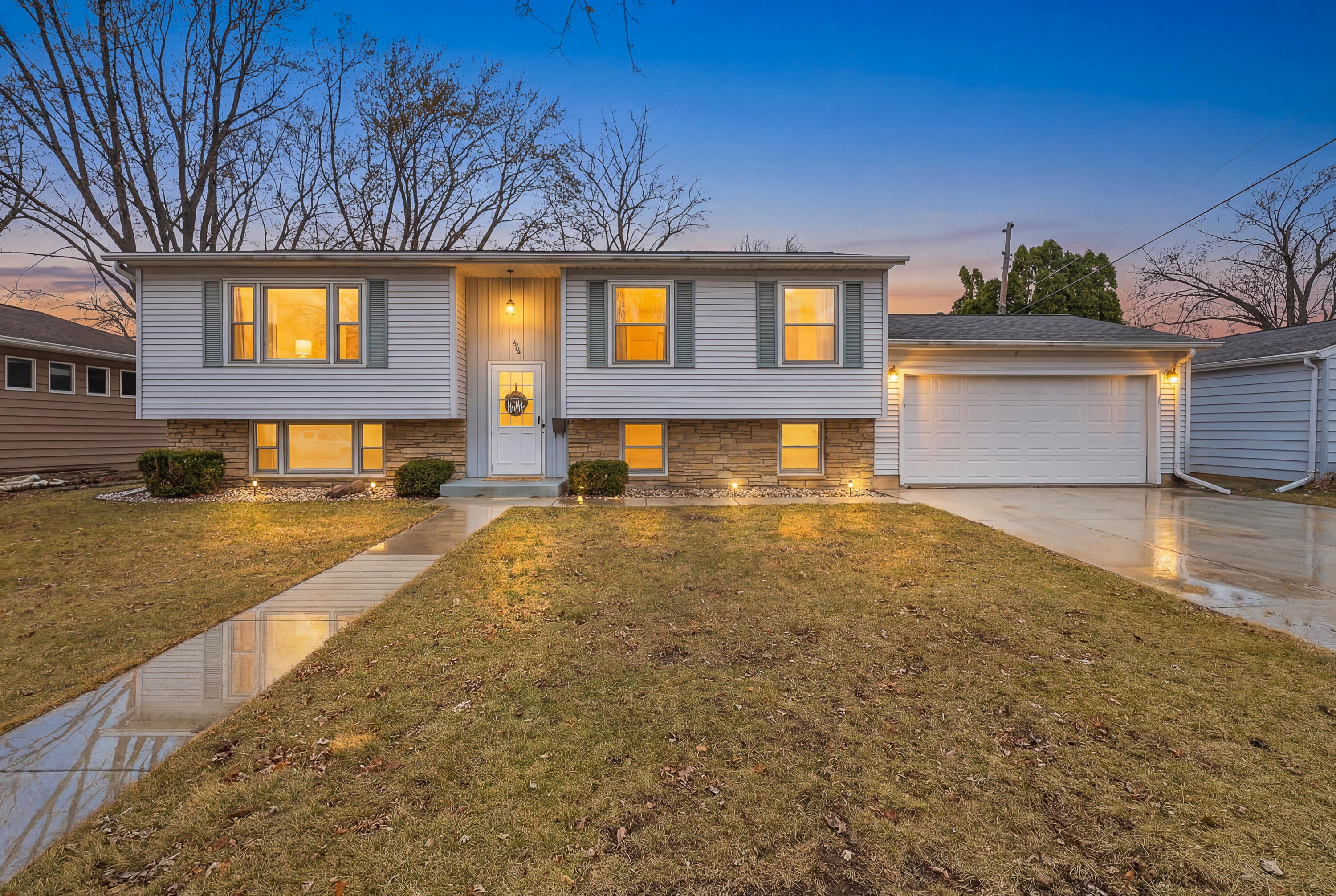 626 Vine St Fond Du Lac Wisconsin United States, Sale Pending, residential,  , Roberts Homes and Real Estate