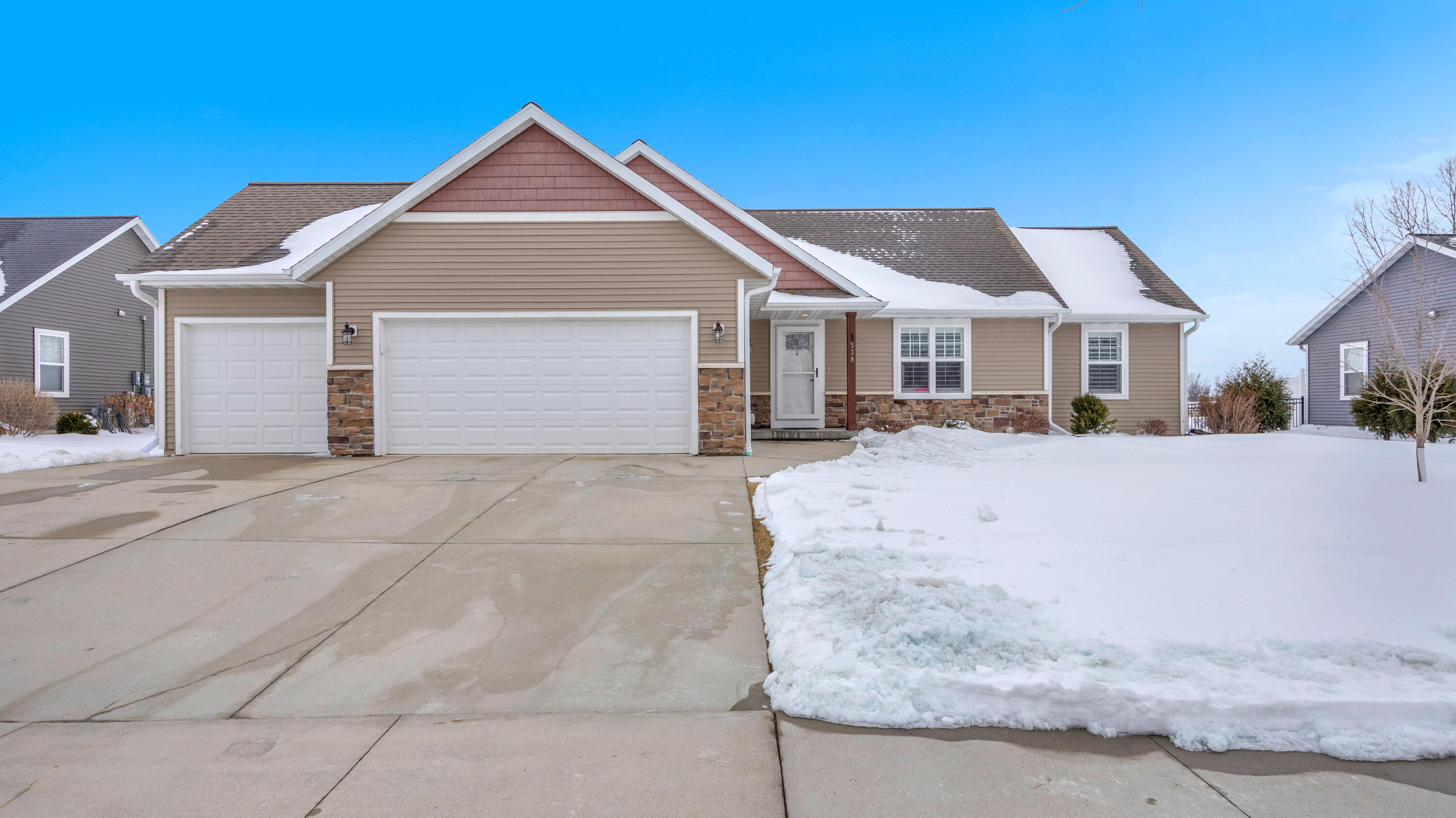 538 T-Bird Dr Fond Du Lac Wisconsin United States, Sale Pending, residential,  , Roberts Homes and Real Estate