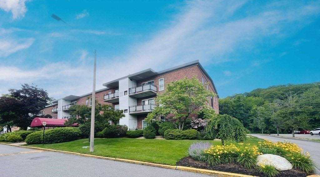 44 Broadlawn  UNIT 18B Boston Massachusetts United States, for Rent, residential,  , The Edwards Realty Team - Barett Sotheby's International Realty