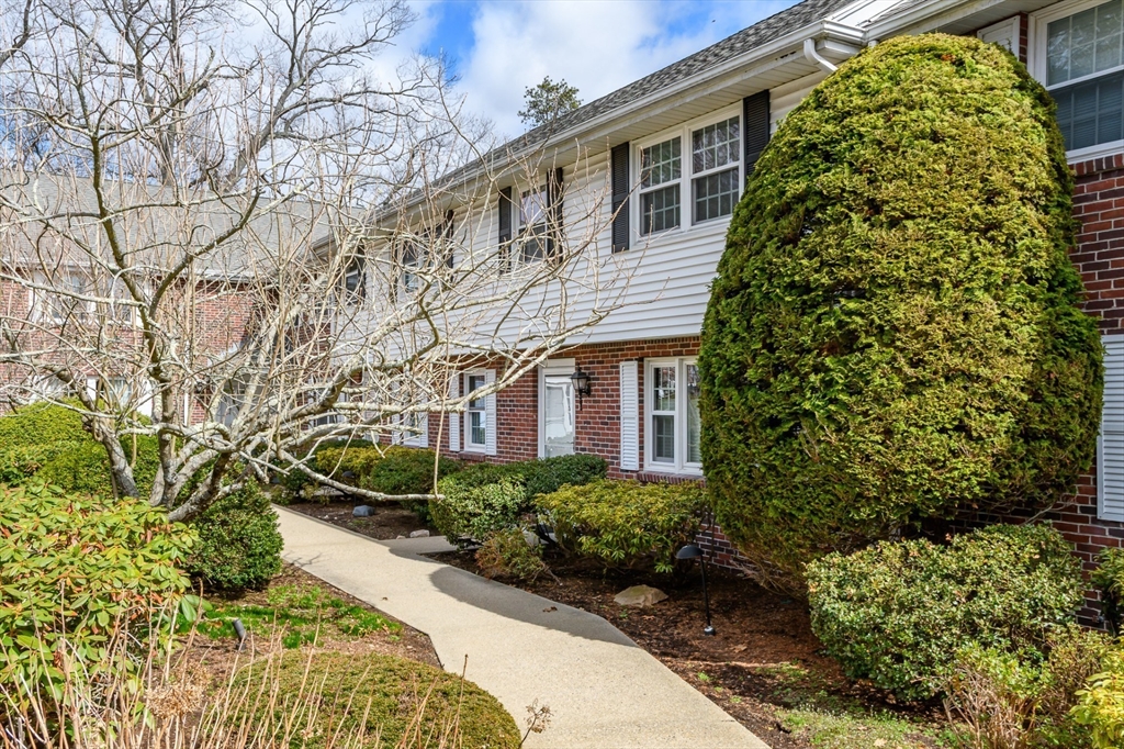 21 Westerly St  UNIT 10 Wellesley Massachusetts United States, for Sale, residential, Danielle Comella, Douglas Elliman Real Estate